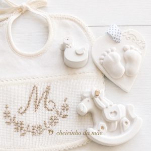 Kit Nascimento I — Bordado à Mão & Gesso Perfumado