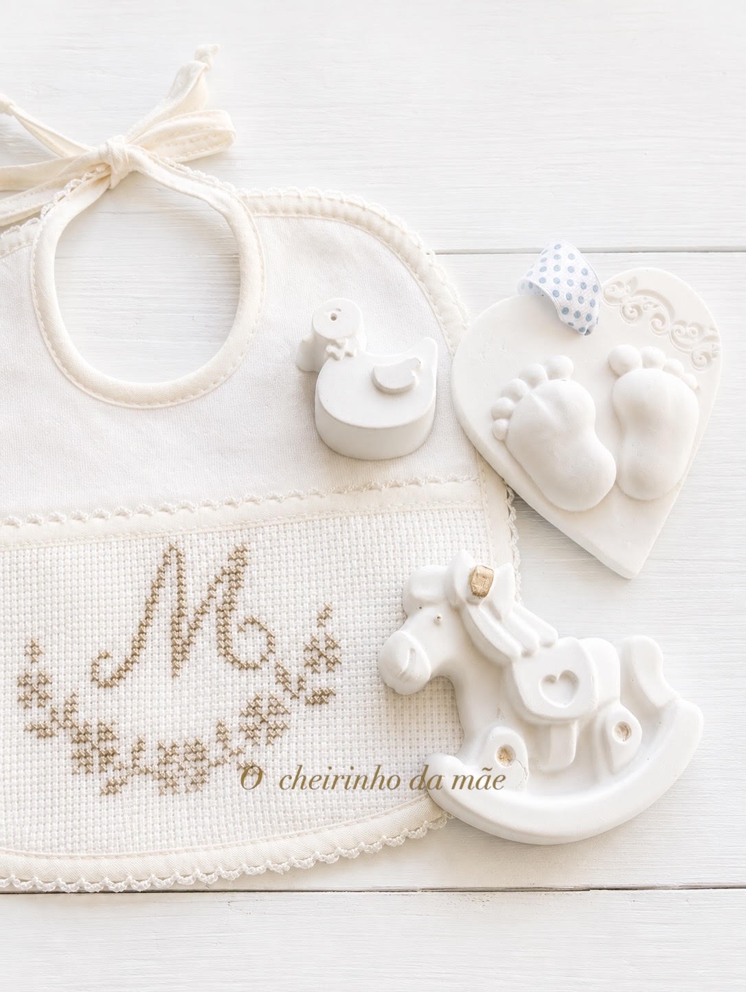 Kit Nascimento I — Bordado à Mão & Gesso Perfumado